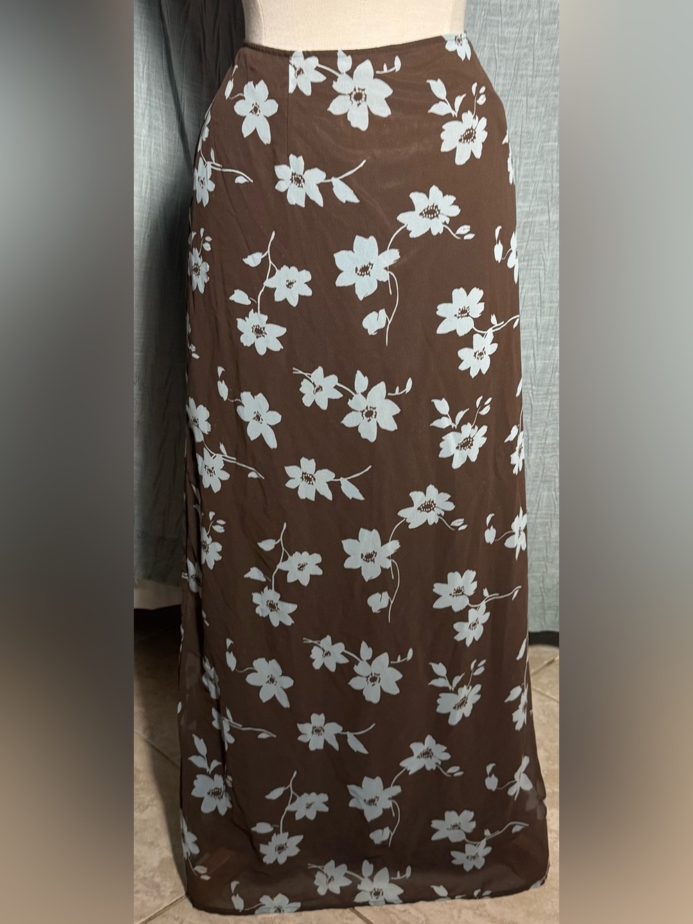 Vintage Express long flower motif skirt with side slit Beautiful Brown and Blue